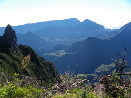 Vue du piton Maïdo sur le cirque Mafate