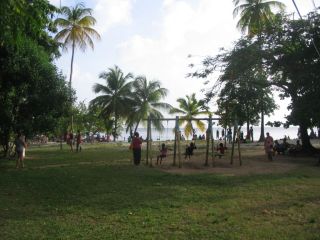 Jeux d'enfants à l'anse figuier