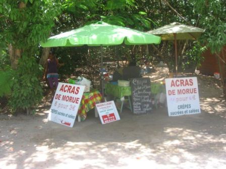 Marchande d'acras aux Salines