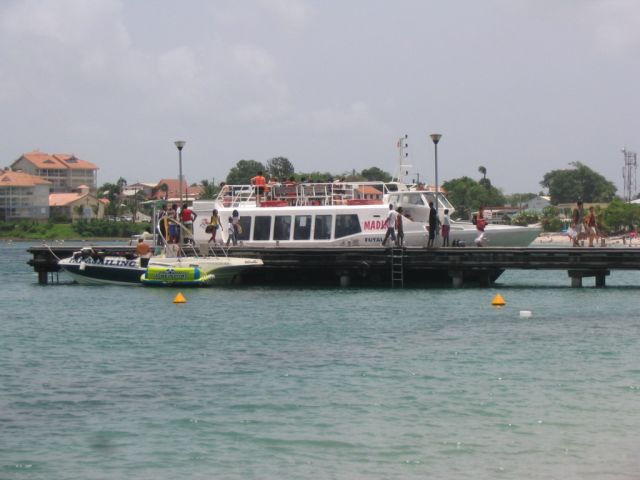 Madina vedette à l'anse Mitan