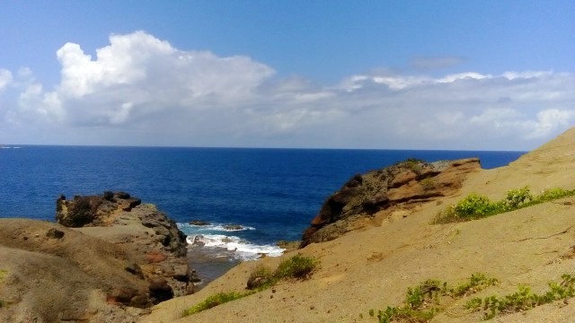 Vue directement sur l'ilet Sainte Marie vers l'océan atlantique