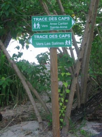 Pancarte Trace des Caps Anse Menier, août 2010 Pancarte Trace des Caps Anse Menier