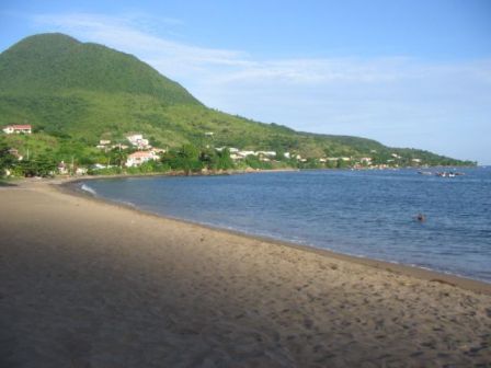 Plage Petite Anse avec vue Morne Larcher