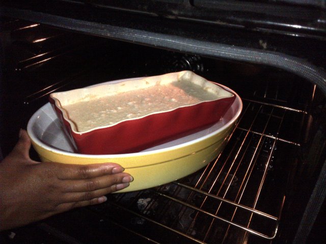 Cuisson du flan au bain marie, oct. 2013 Cuisson du flan au bain marie