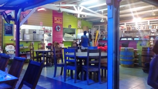 vue interieure du restaurant paille coco
