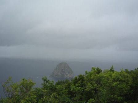 Vue du Morne Larcher du rocher du Diamant, août 2009