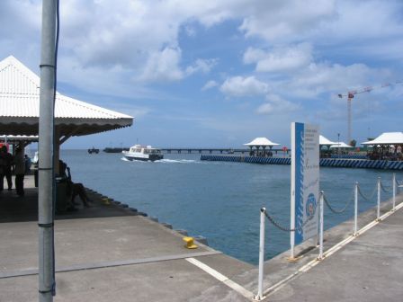 Ponton Navette Trois Ilets à Fort de France, août 2009 Ponton Navette Trois Ilets à Fort de France