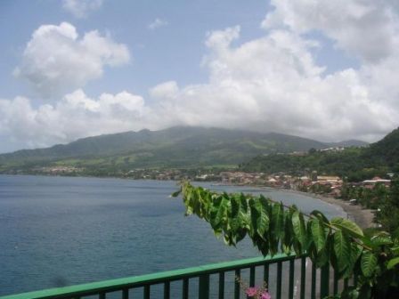 Baie de Saint Pierre au pied de la Montagne Pelée